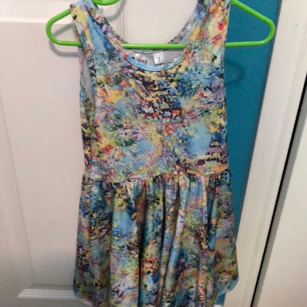 Dot dot smile tank